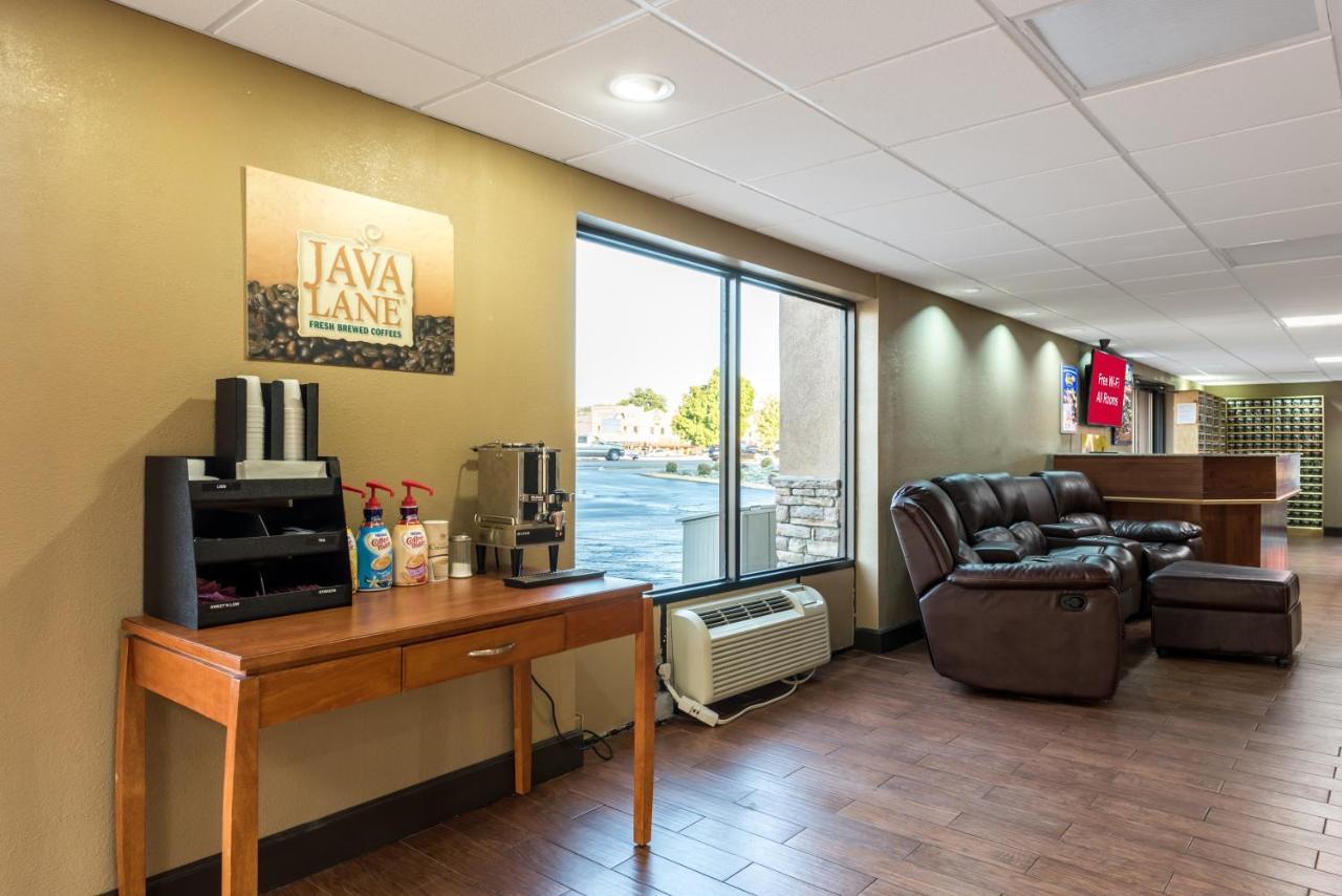 Red Roof Inn & Suites Pigeon Forge Parkway Экстерьер фото