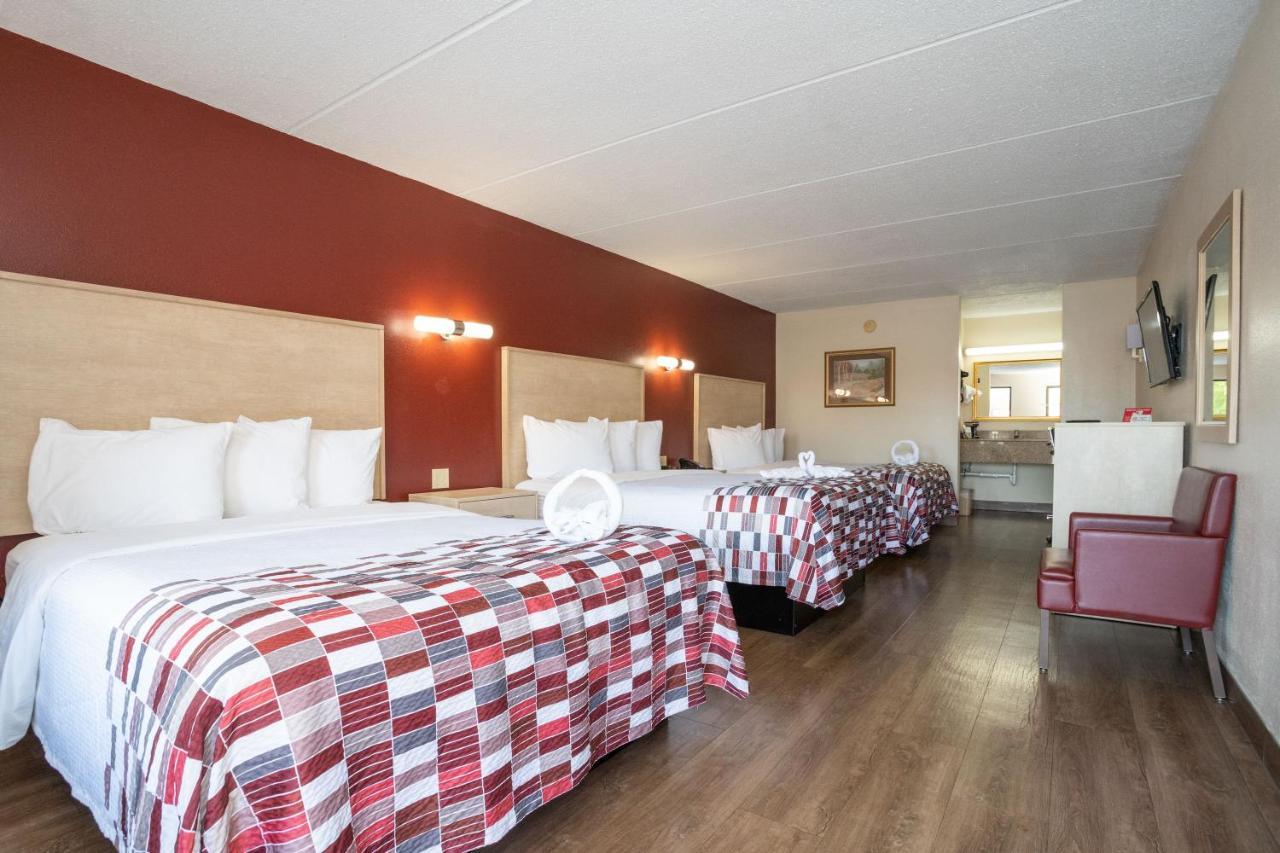 Red Roof Inn & Suites Pigeon Forge Parkway Экстерьер фото
