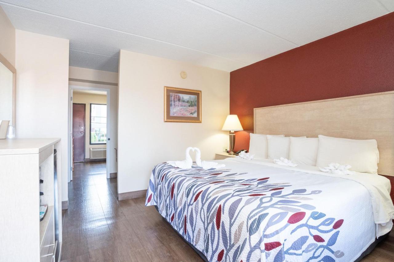 Red Roof Inn & Suites Pigeon Forge Parkway Экстерьер фото