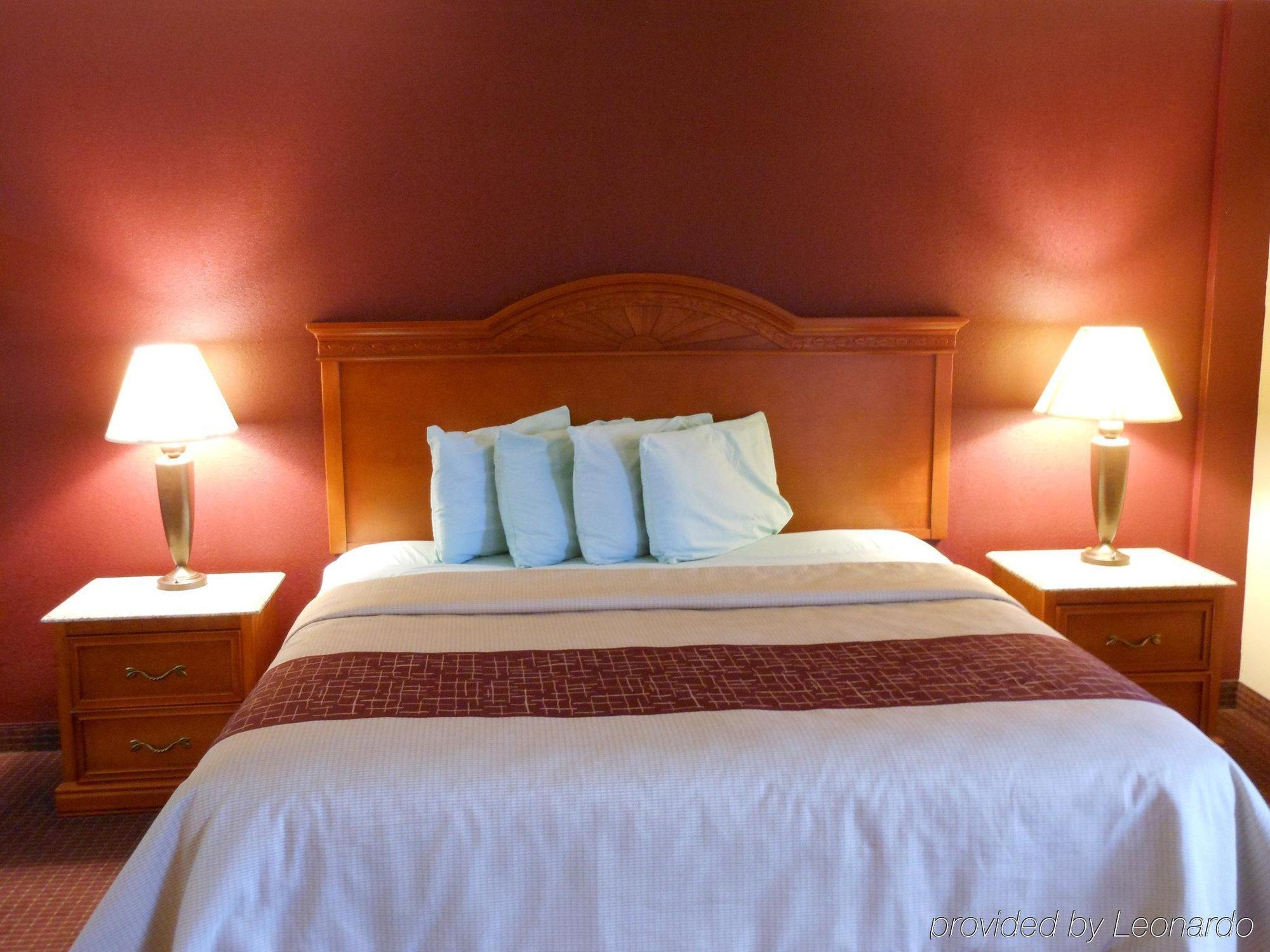 Red Roof Inn & Suites Pigeon Forge Parkway Экстерьер фото