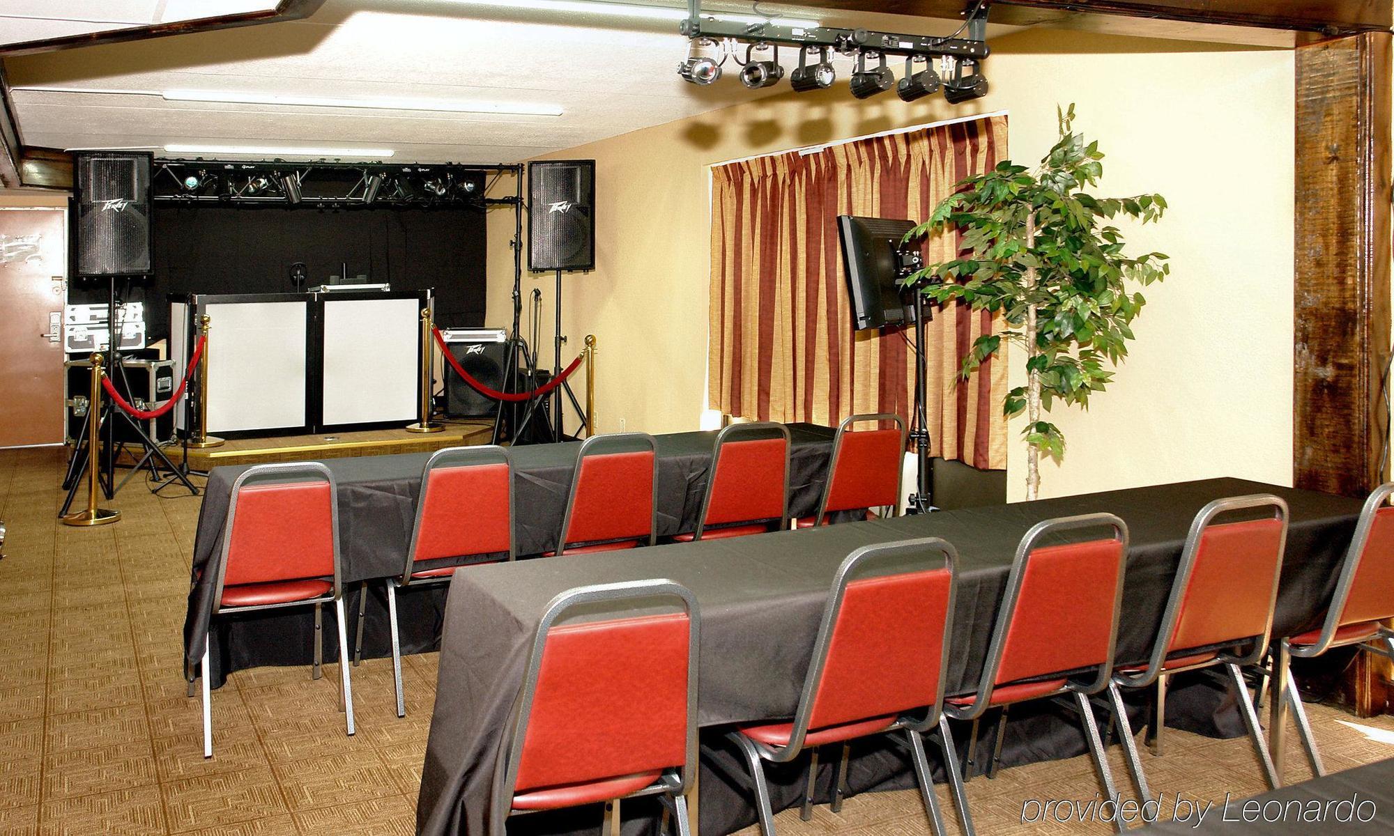 Red Roof Inn & Suites Pigeon Forge Parkway Экстерьер фото