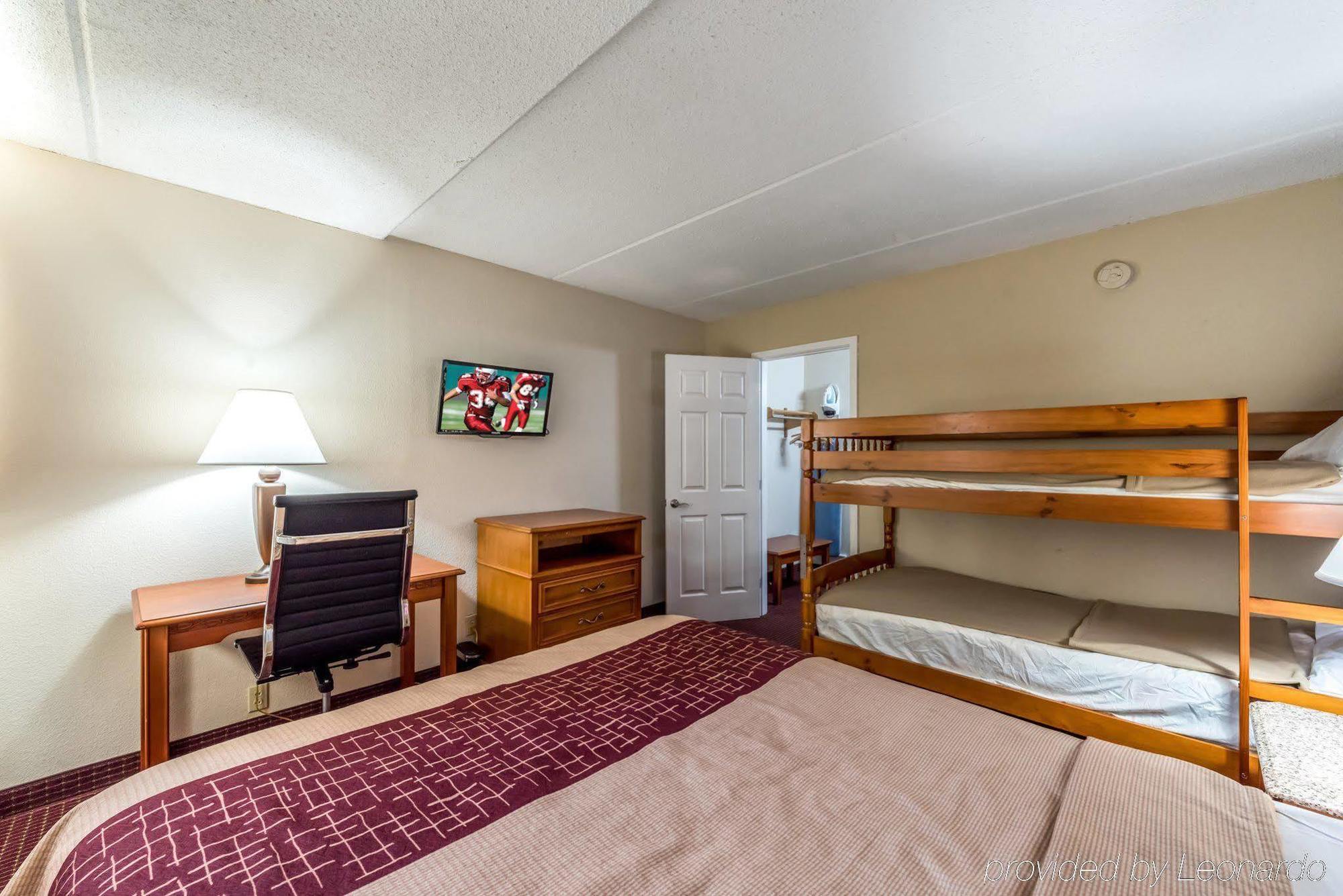 Red Roof Inn & Suites Pigeon Forge Parkway Экстерьер фото