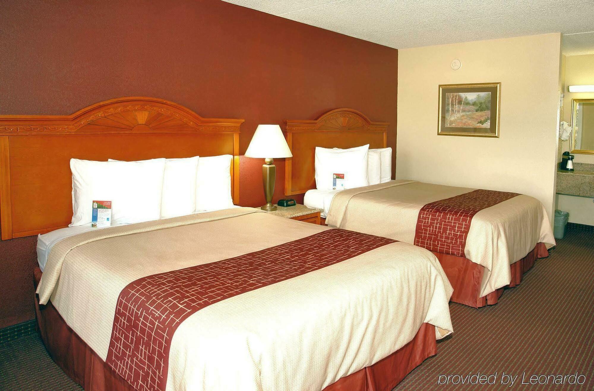 Red Roof Inn & Suites Pigeon Forge Parkway Экстерьер фото